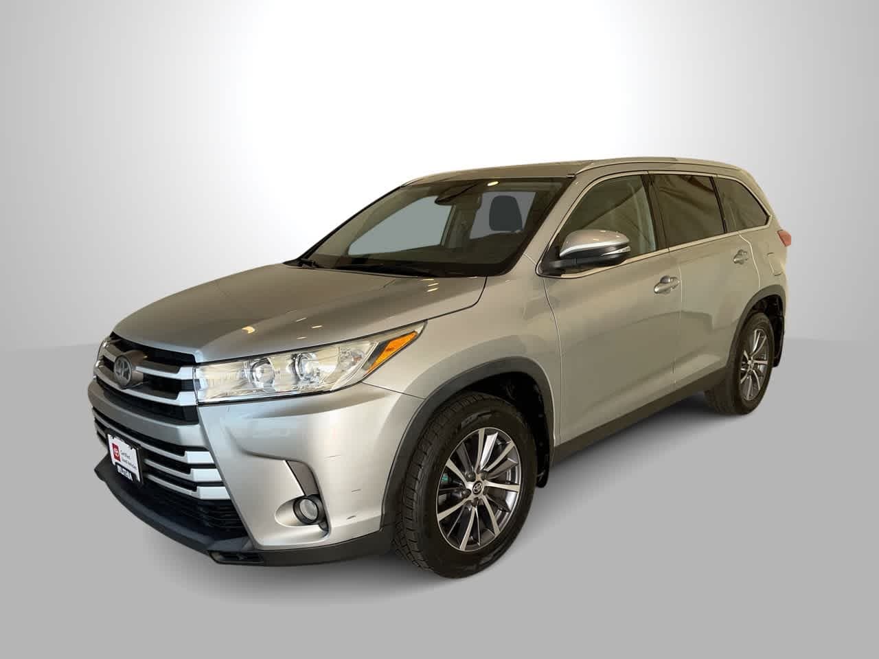 2019 Toyota Highlander XLE — photo 1 of 29