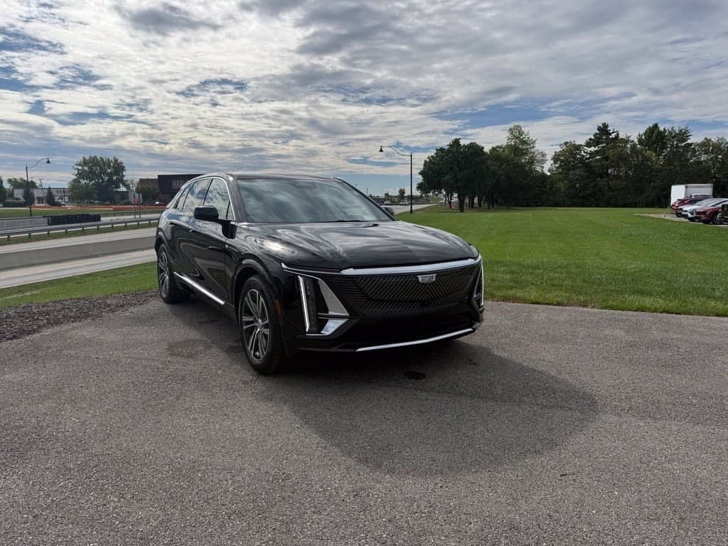 2024 Cadillac LYRIQ Luxury — photo 1 of 35
