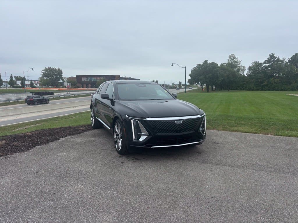 2024 Cadillac LYRIQ Luxury — photo 1 of 35