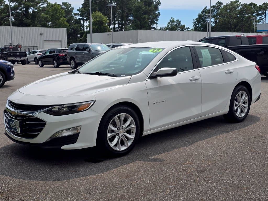 2025 Chevrolet Malibu LT — photo 1 of 31