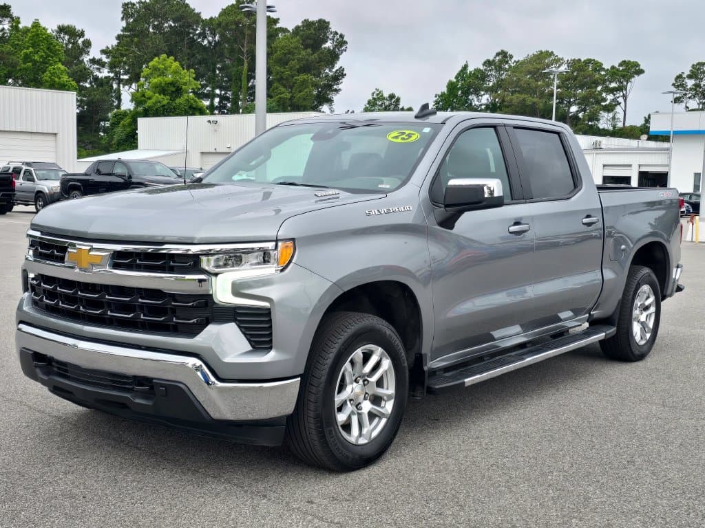 2025 Chevrolet Silverado 1500 LT — photo 1 of 31