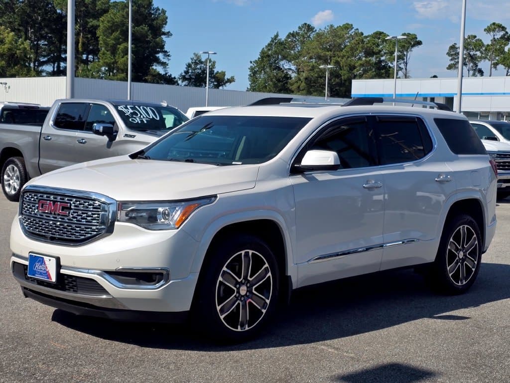 2017 GMC Acadia Denali — photo 1 of 30