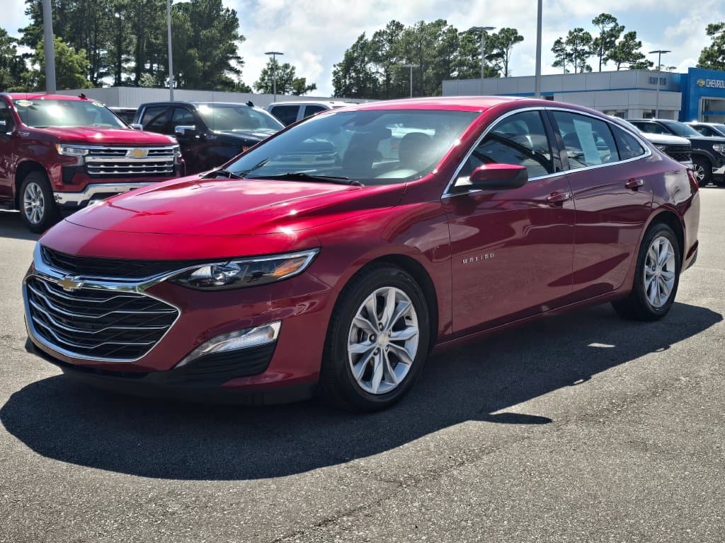 2025 Chevrolet Malibu LT — photo 1 of 31