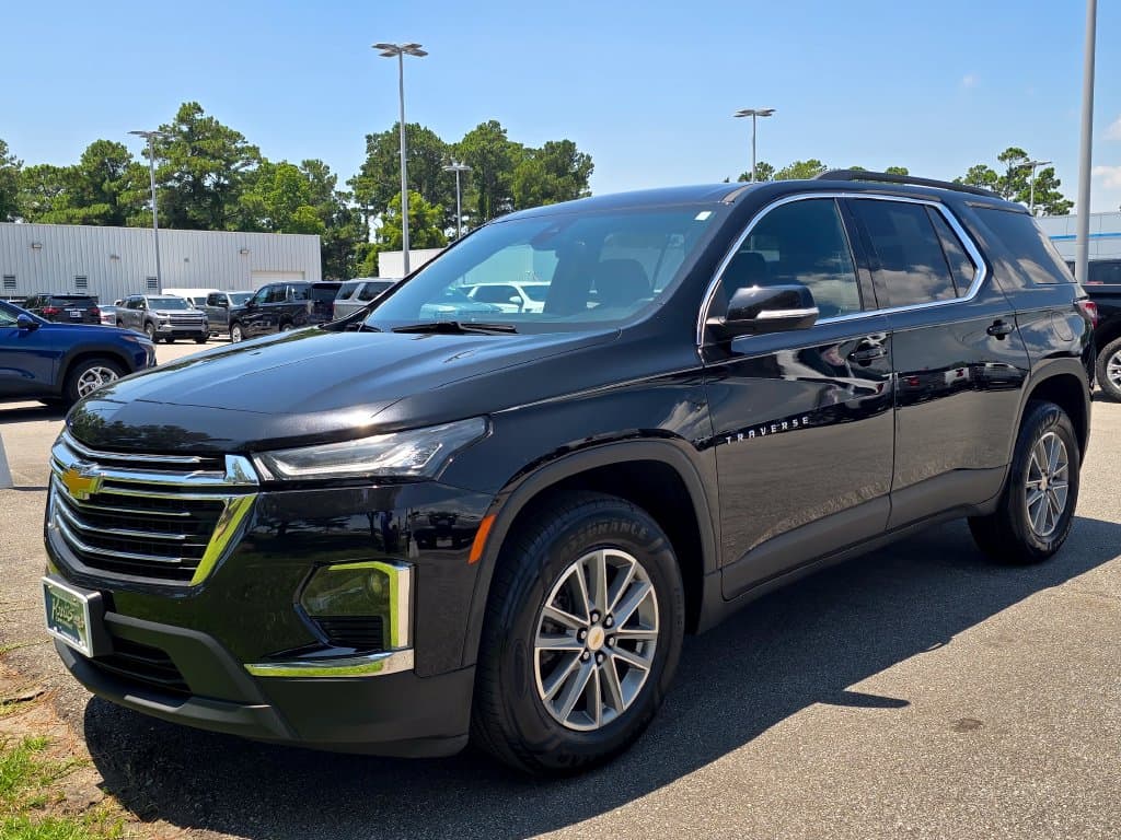 2023 Chevrolet Traverse LT Cloth — photo 1 of 31