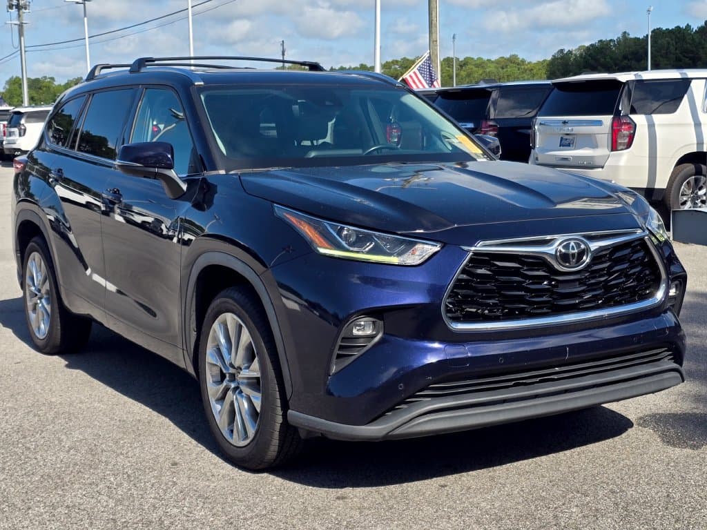 2022 Toyota Highlander Limited — photo 1 of 25