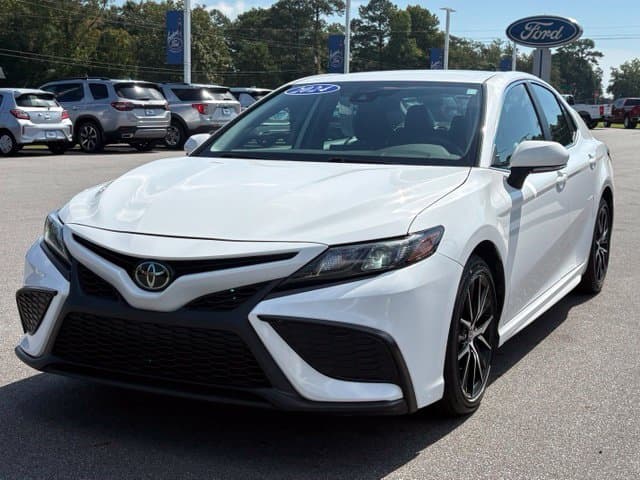 2024 Toyota Camry SE — photo 1 of 29