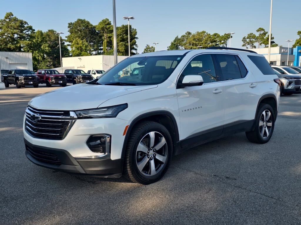 2023 Chevrolet Traverse LT Leather — photo 1 of 30
