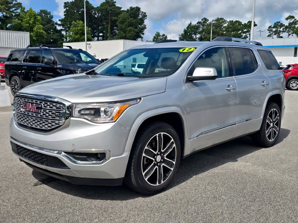 2017 GMC Acadia Denali — photo 1 of 31