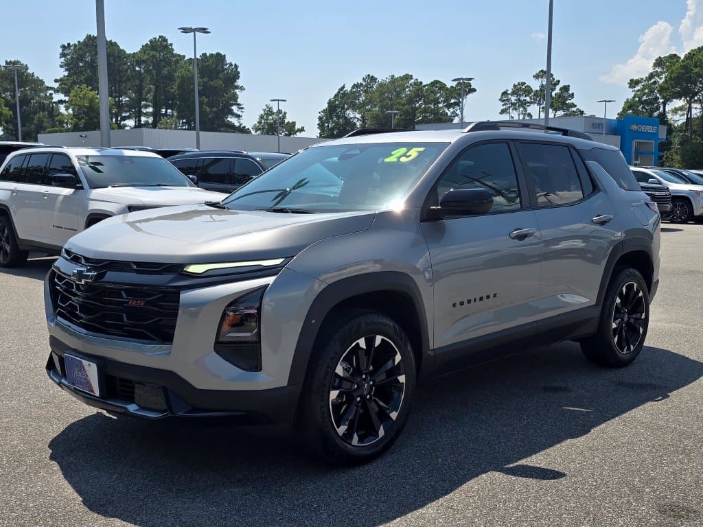 2025 Chevrolet Equinox FWD RS — photo 1 of 31