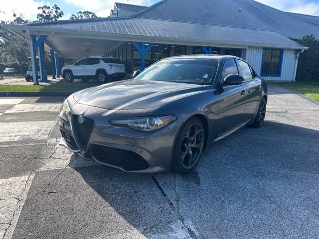 2019 Alfa Romeo Giulia Sport — photo 1 of 15