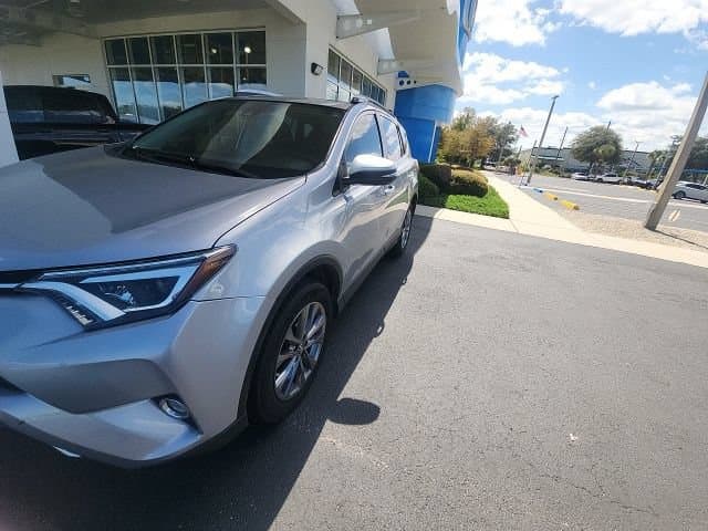 2018 Toyota RAV4 Limited — photo 1 of 4