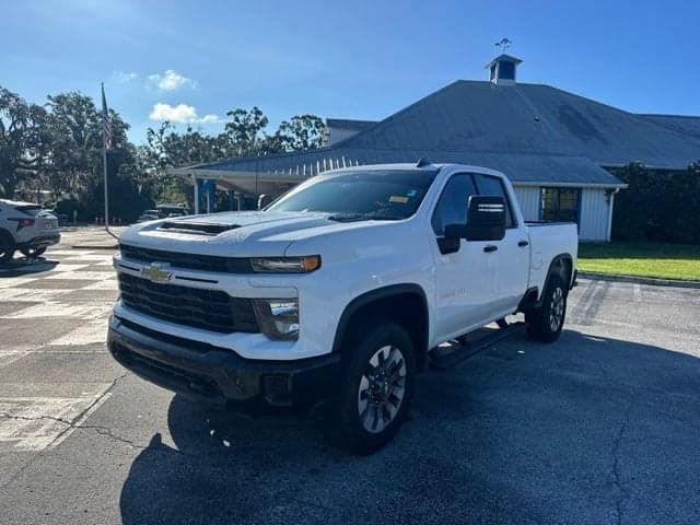 2025 Chevrolet Silverado 2500HD Custom — photo 1 of 14