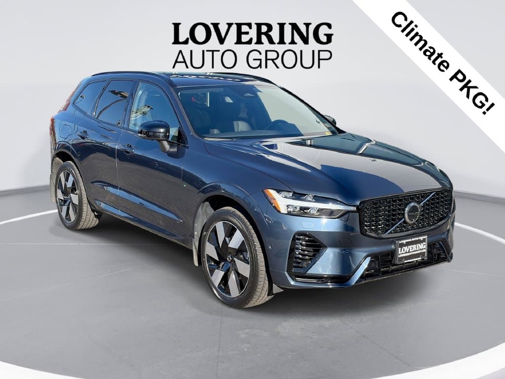 2025 Volvo XC60 Plug-In Hybrid Base — photo 1 of 21