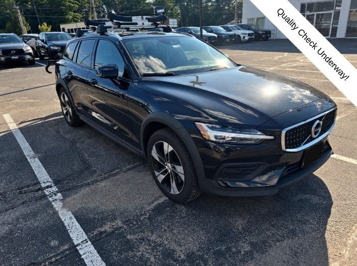 2020 Volvo V60 Cross Country Base — photo 1 of 5