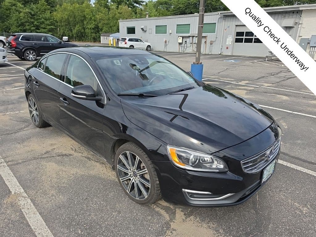 2016 Volvo S60 Inscription T5 Platinum — photo 1 of 5