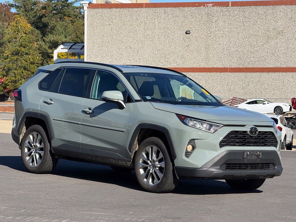 2021 Toyota RAV4 XLE Premium — photo 1 of 17