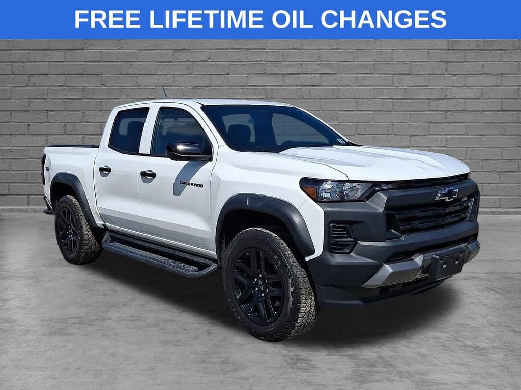 2024 Chevrolet Colorado 4WD Trail Boss — photo 1 of 32
