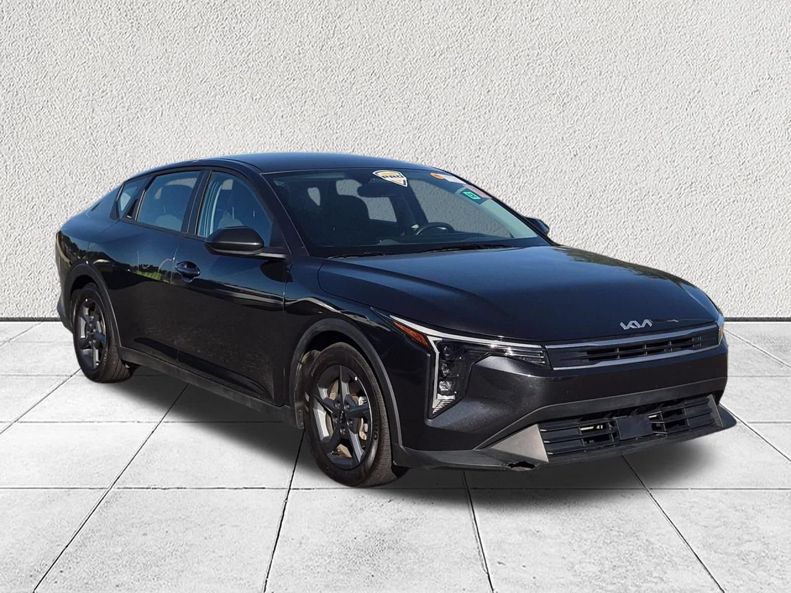 2025 Kia K4 LXS — photo 1 of 10