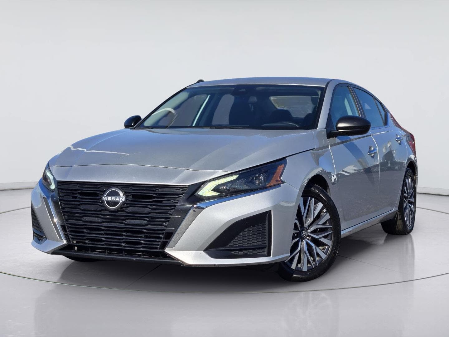 2025 Nissan Altima SV — photo 1 of 36