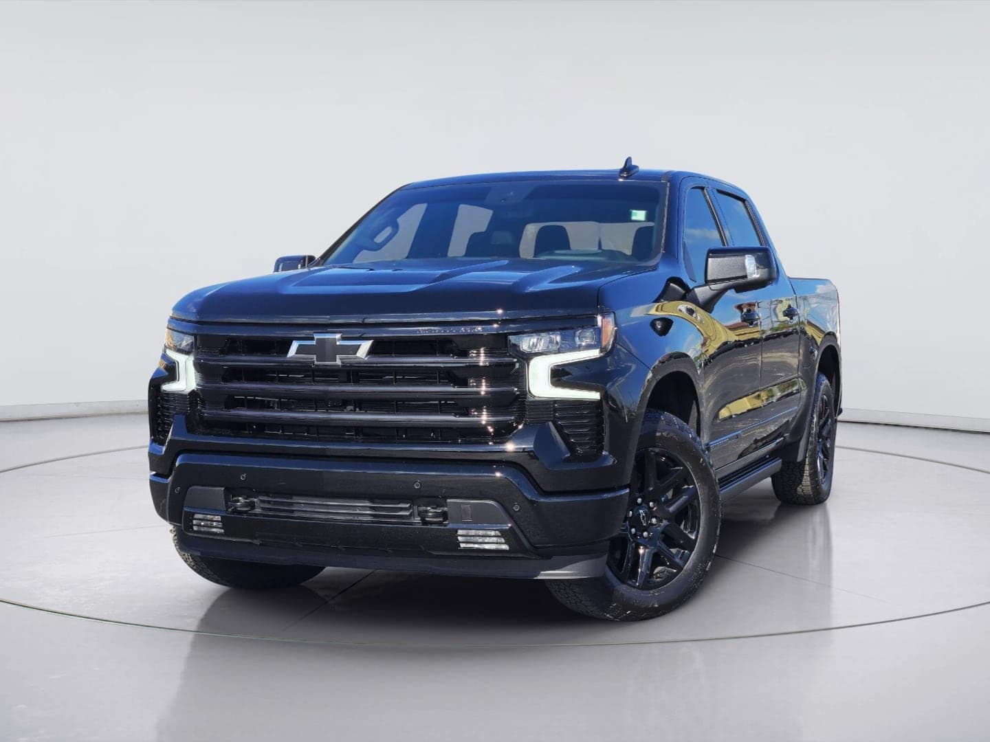 2025 Chevrolet Silverado 1500 High Country — photo 1 of 35