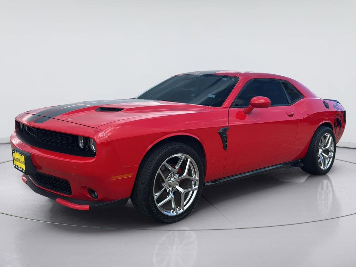 2023 Dodge Challenger SXT — photo 1 of 10