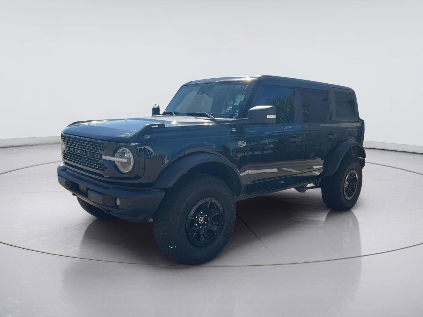 2022 Ford Bronco Base — photo 1 of 11