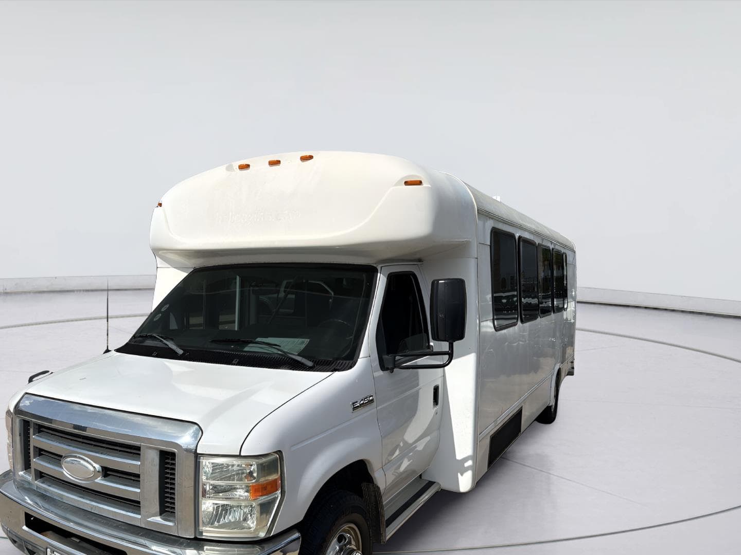 2015 Ford Econoline Commercial Cutaway E-450 SD — photo 1 of 7