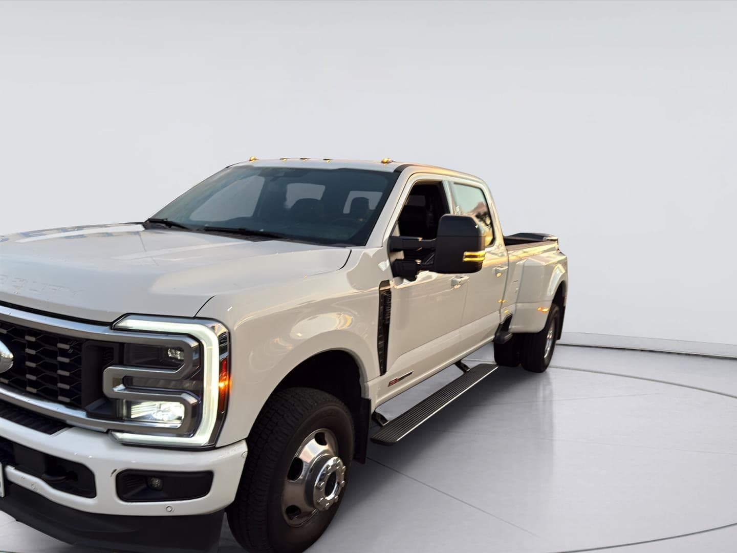 2025 Ford Super Duty F-350 DRW Platinum — photo 1 of 7