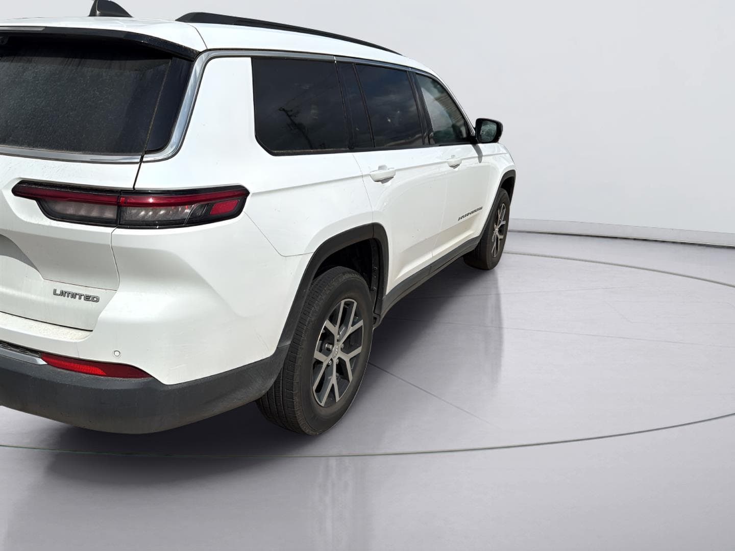 2025 Jeep Grand Cherokee L Limited — photo 1 of 2