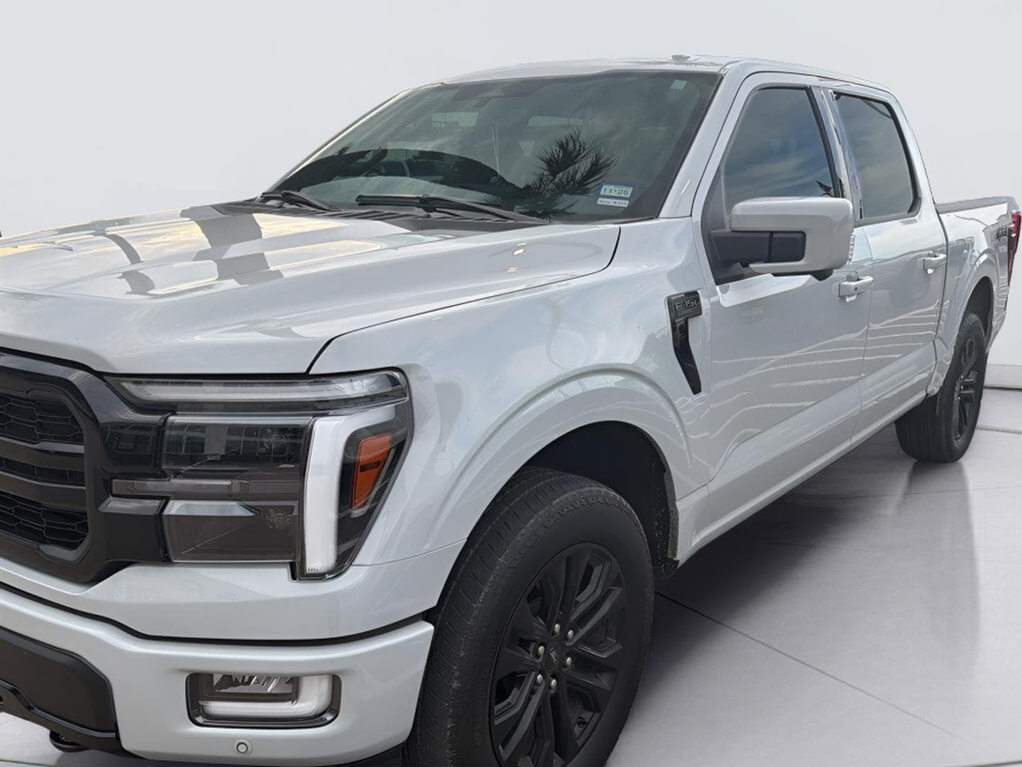 2024 Ford F-150 LARIAT — photo 1 of 6