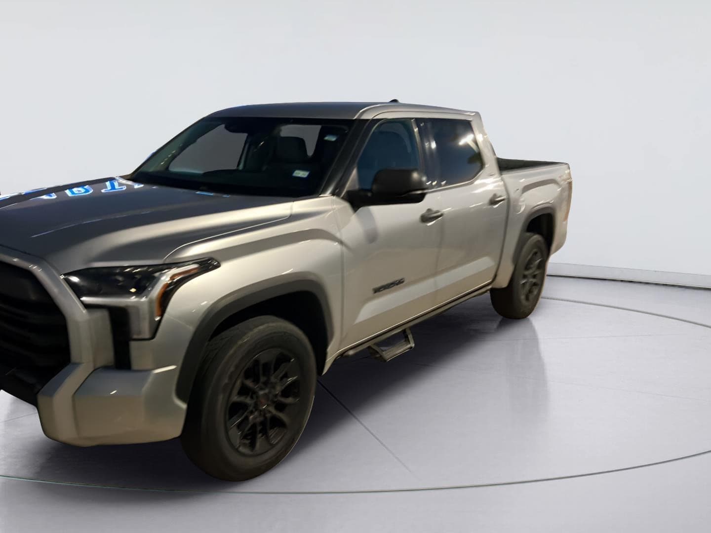 2022 Toyota Tundra 4WD SR5 — photo 1 of 8