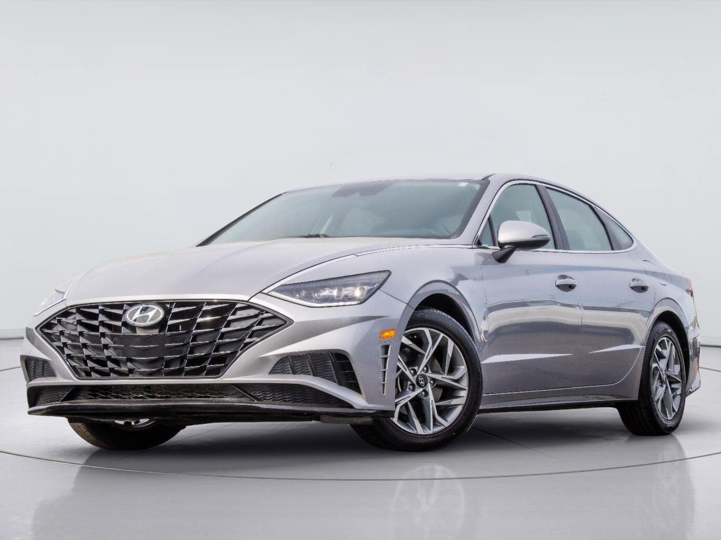 2023 Hyundai Sonata Base — photo 1 of 20