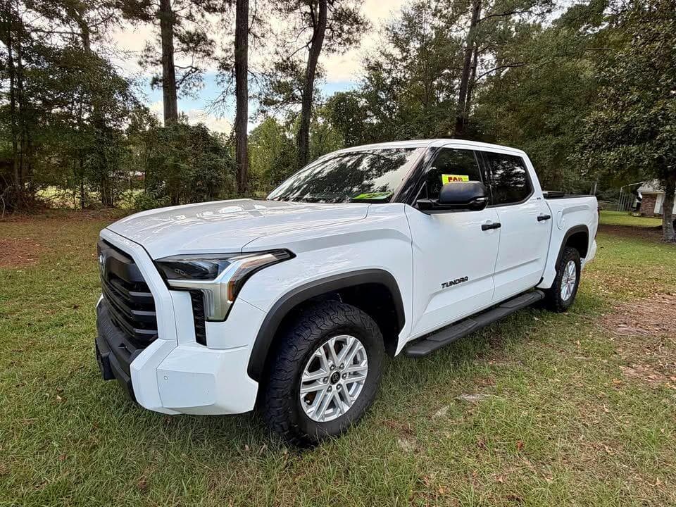 2022 Toyota Tundra 4WD SR5 — photo 1 of 4
