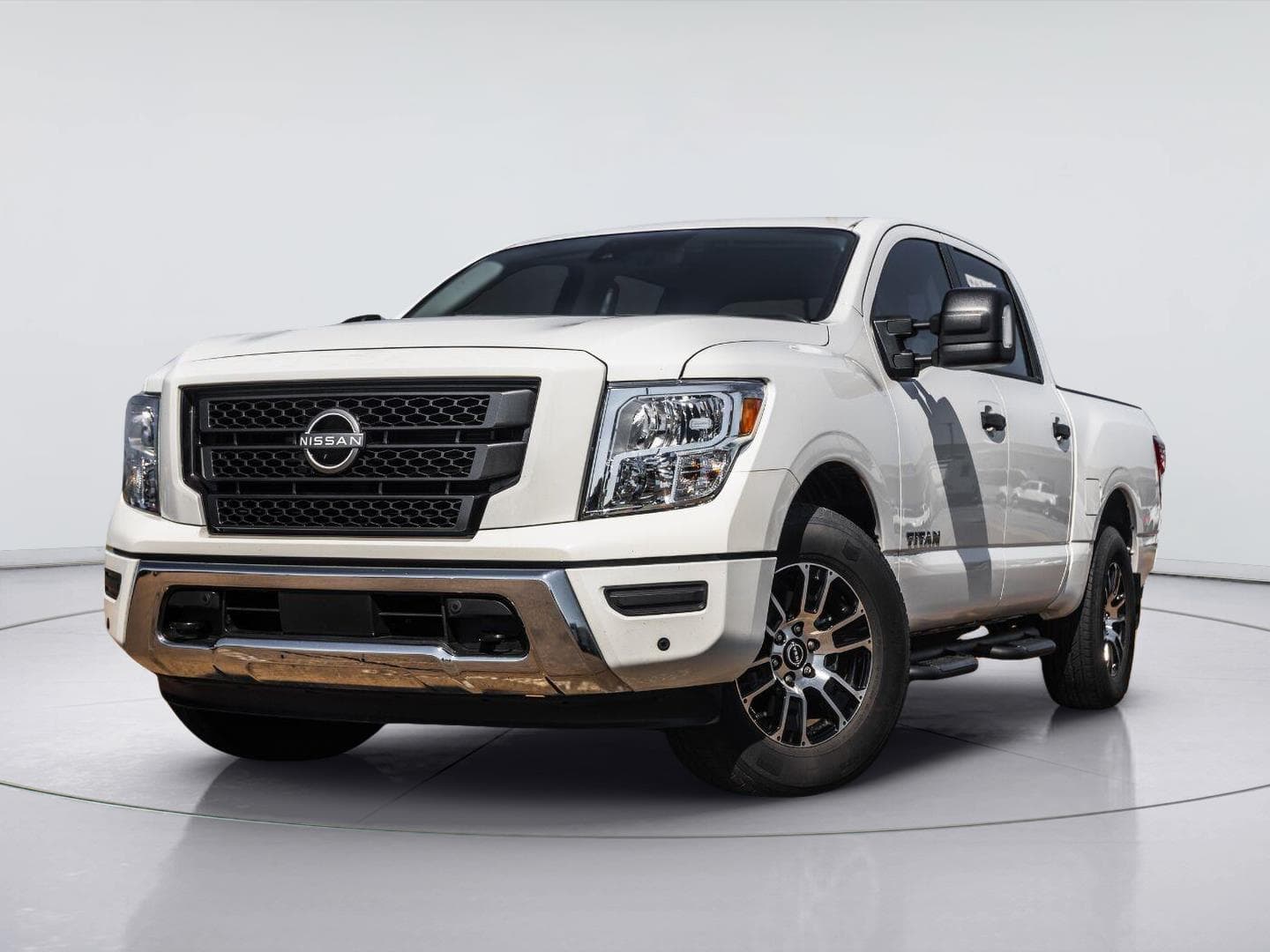2024 Nissan Titan SV — photo 1 of 22