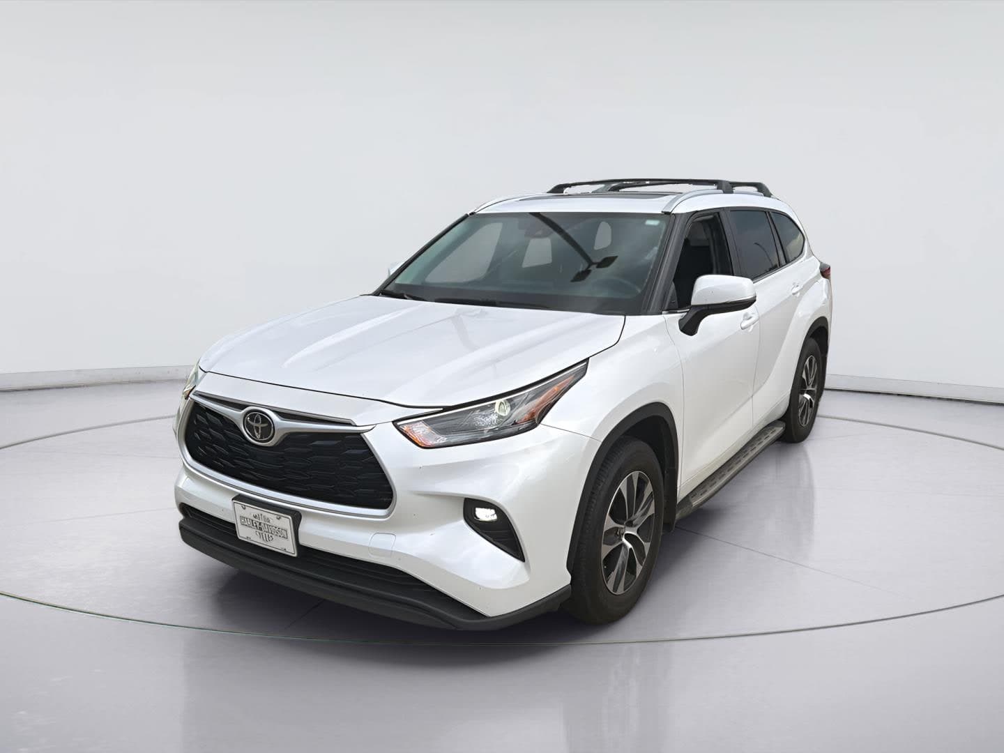 2023 Toyota Highlander XLE — photo 1 of 7