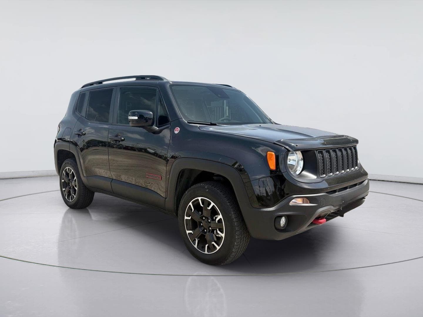 2023 Jeep Renegade Trailhawk — photo 1 of 15