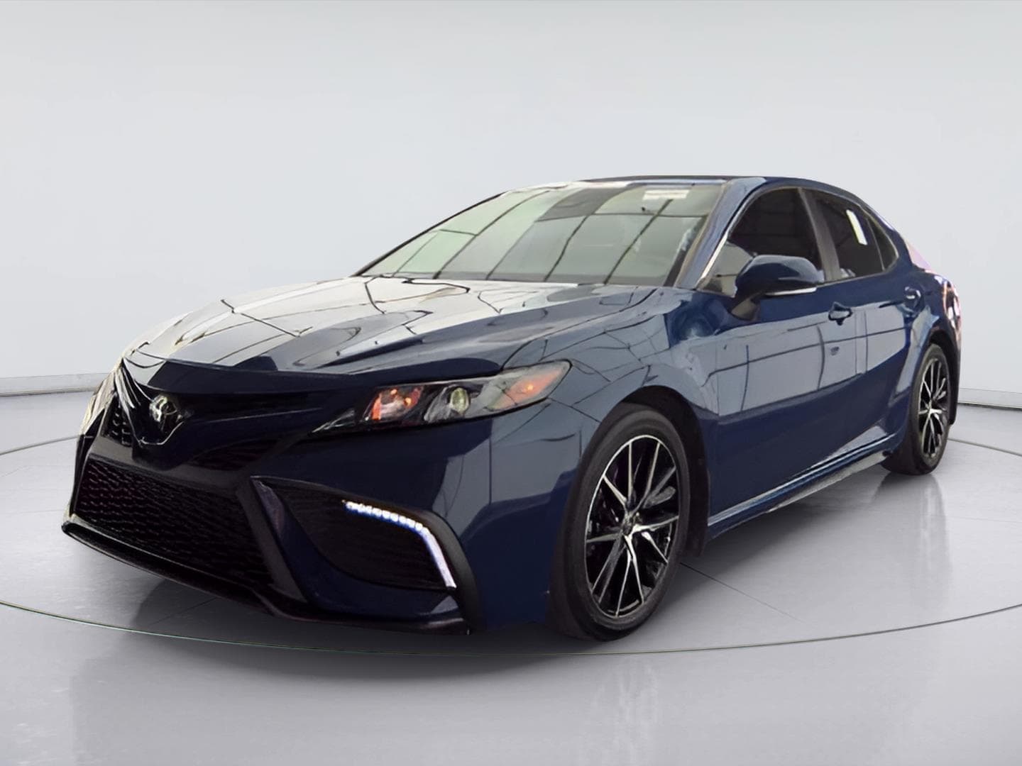 2024 Toyota Camry SE — photo 1 of 11