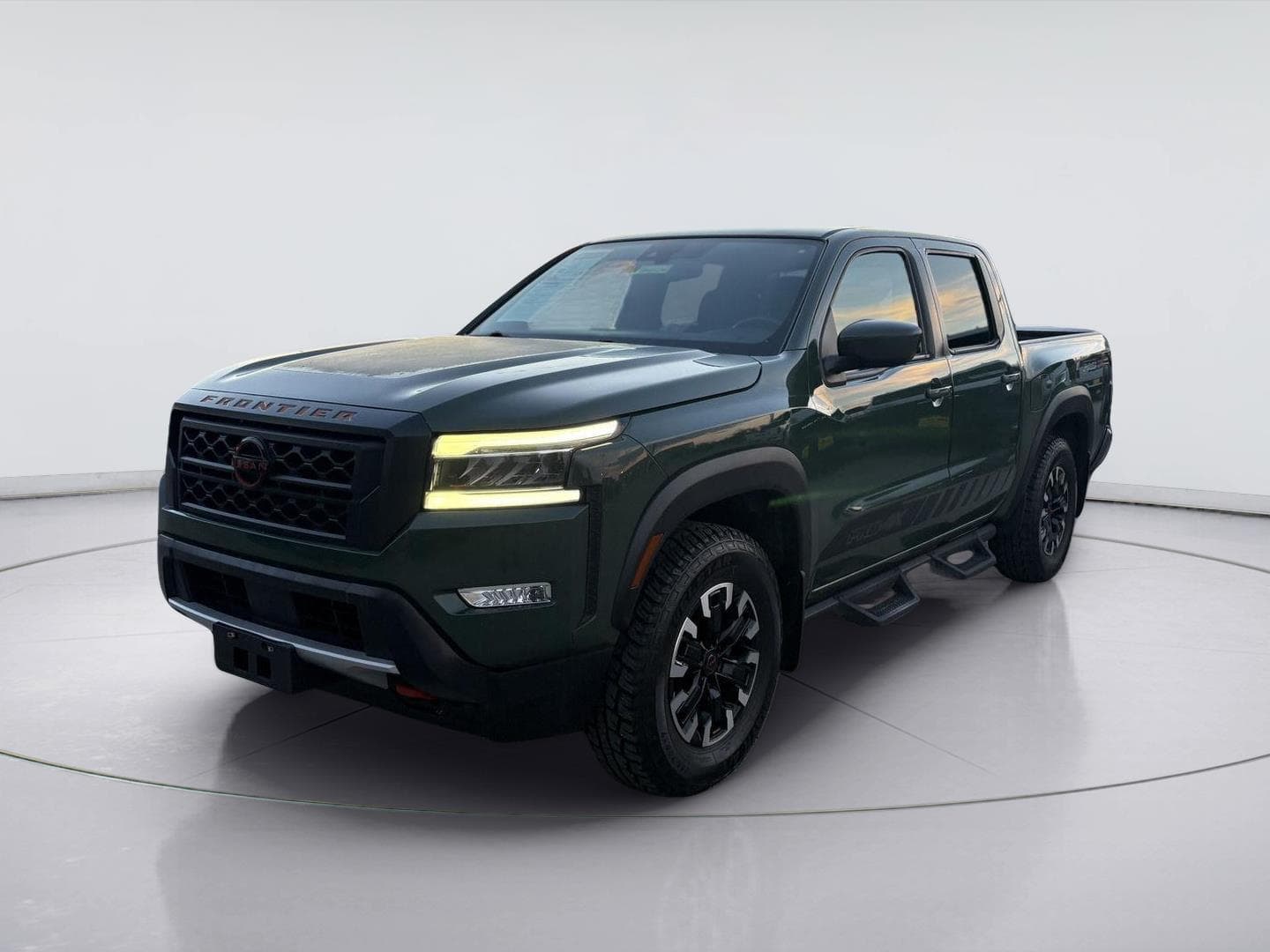 2022 Nissan Frontier PRO-4X — photo 1 of 18