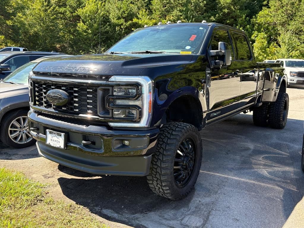 2025 Ford Super Duty F-350 DRW Platinum — photo 1 of 12