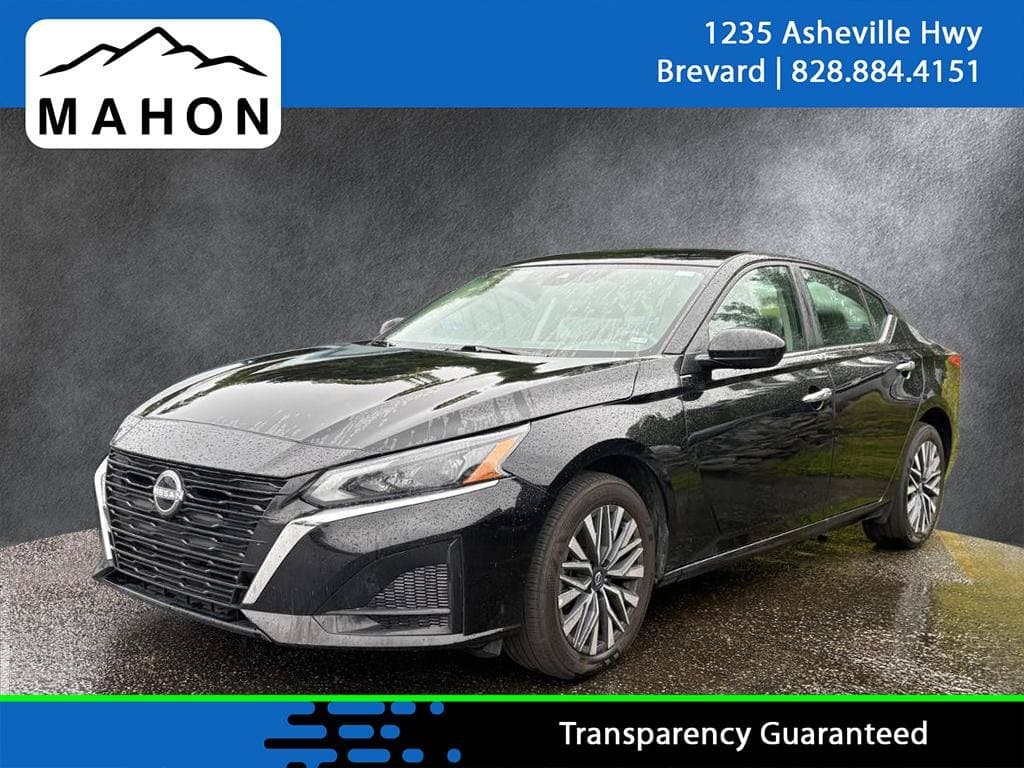 2025 Nissan Altima SV — photo 1 of 12