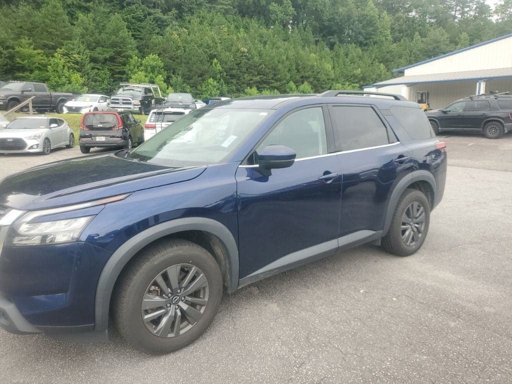 2023 Nissan Pathfinder SV — photo 1 of 13