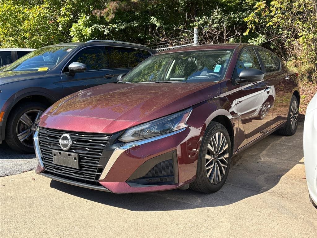 2025 Nissan Altima Base — photo 1 of 12