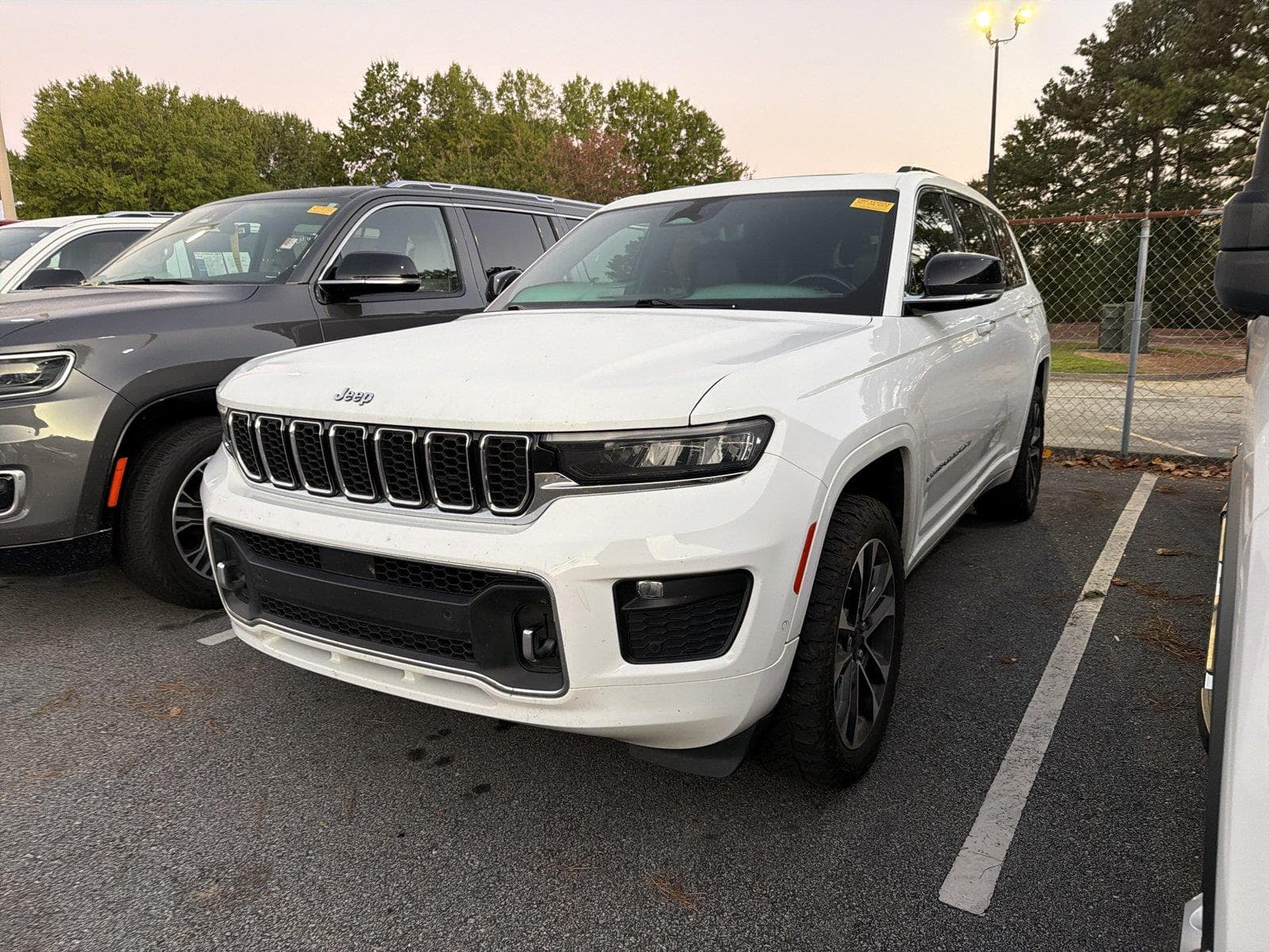 2021 Jeep Grand Cherokee L Overland — photo 1 of 10