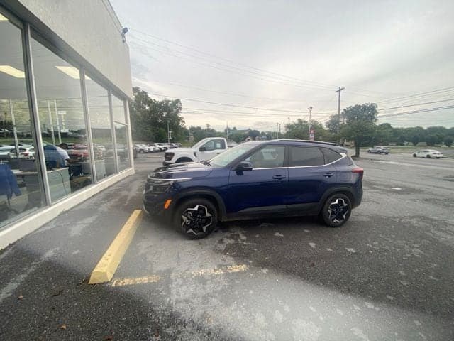2025 Kia Seltos EX — photo 1 of 4
