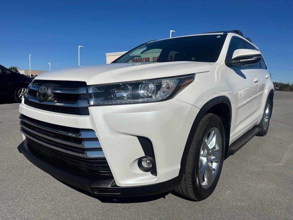2019 Toyota Highlander Limited — photo 1 of 21