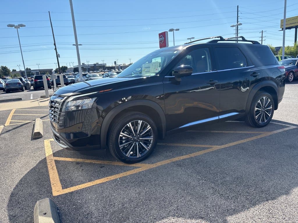 2026 Nissan Pathfinder Platinum — photo 1 of 46