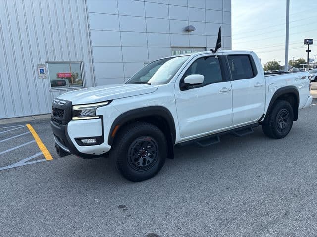 2025 Nissan Frontier PRO-4X — photo 1 of 43