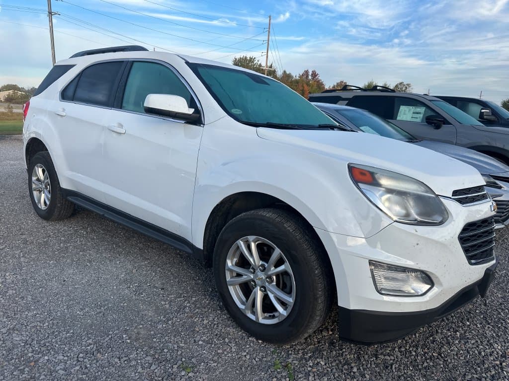 2017 Chevrolet Equinox LT — photo 1 of 3