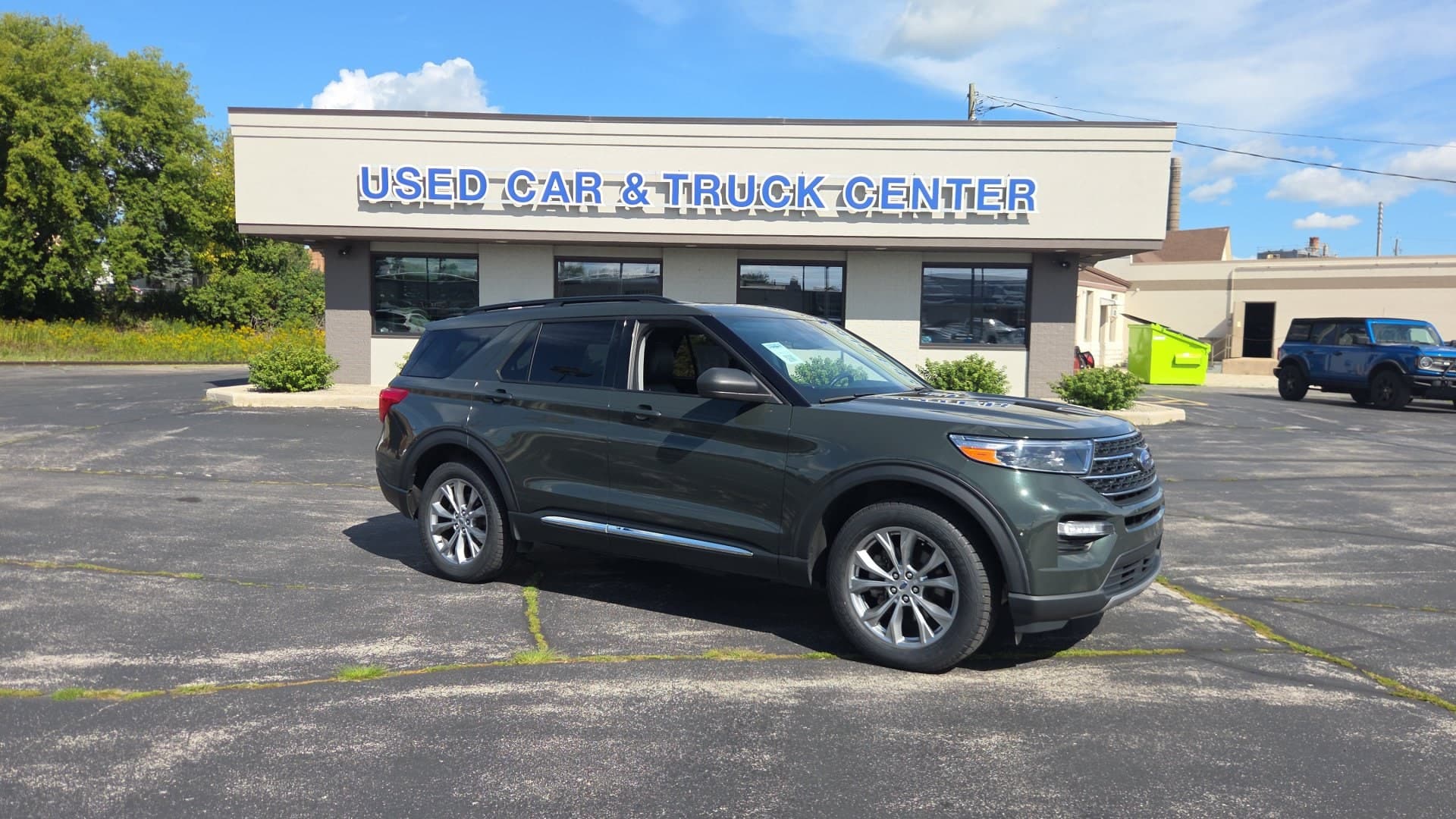 2023 Ford Explorer XLT — photo 1 of 31