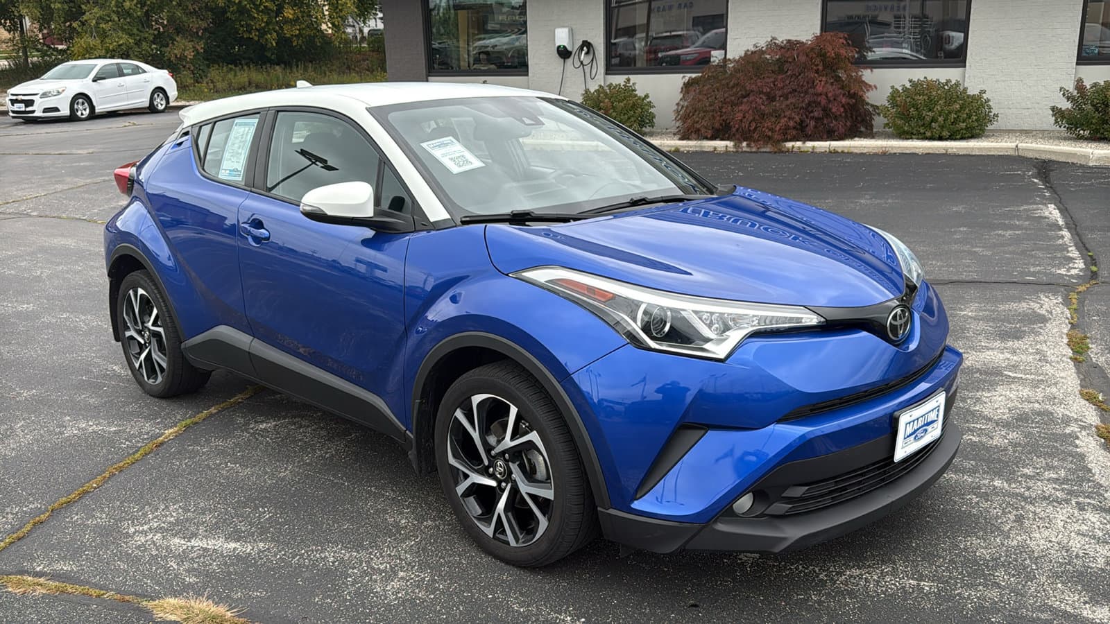 2018 Toyota C-HR XLE — photo 1 of 19